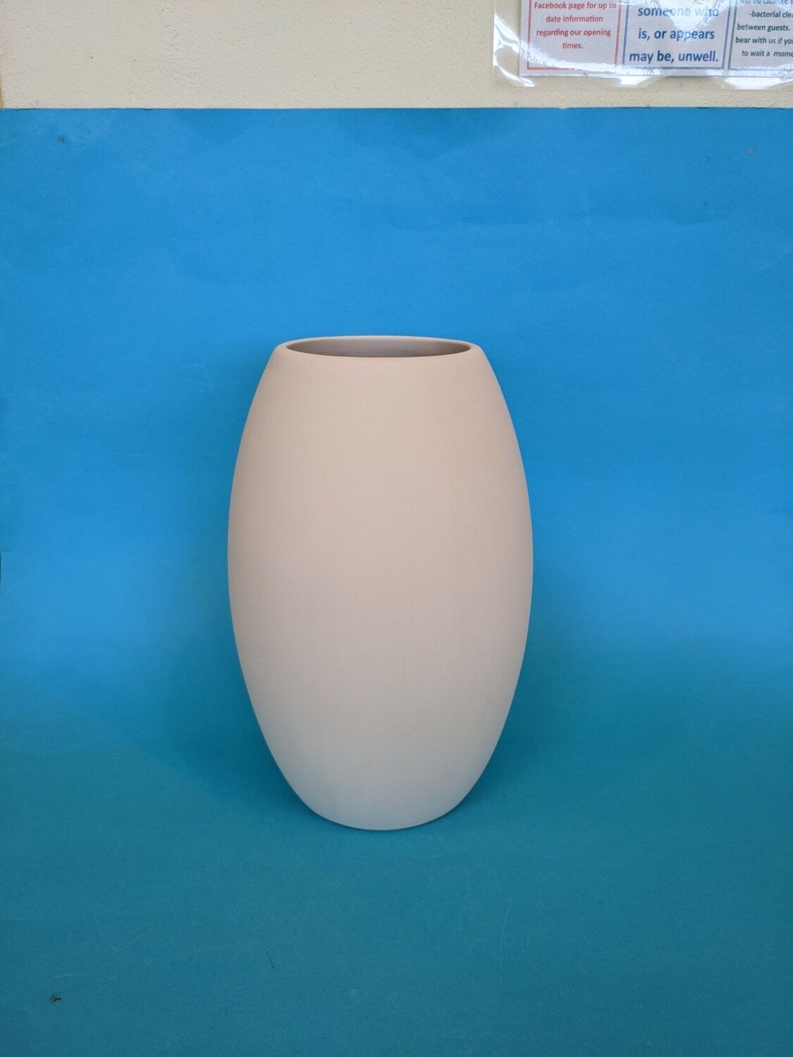 Vase - tall rounded, 25cm