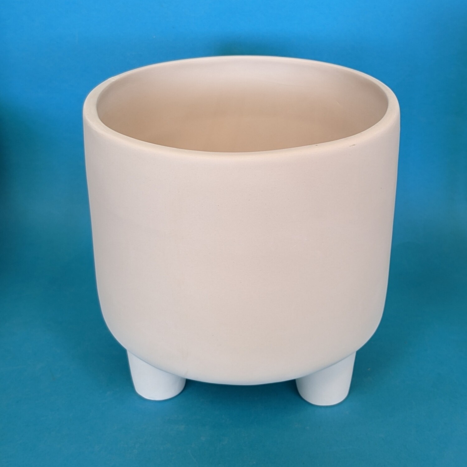 Planter - footed, 16cm diametre X 17.5cm high