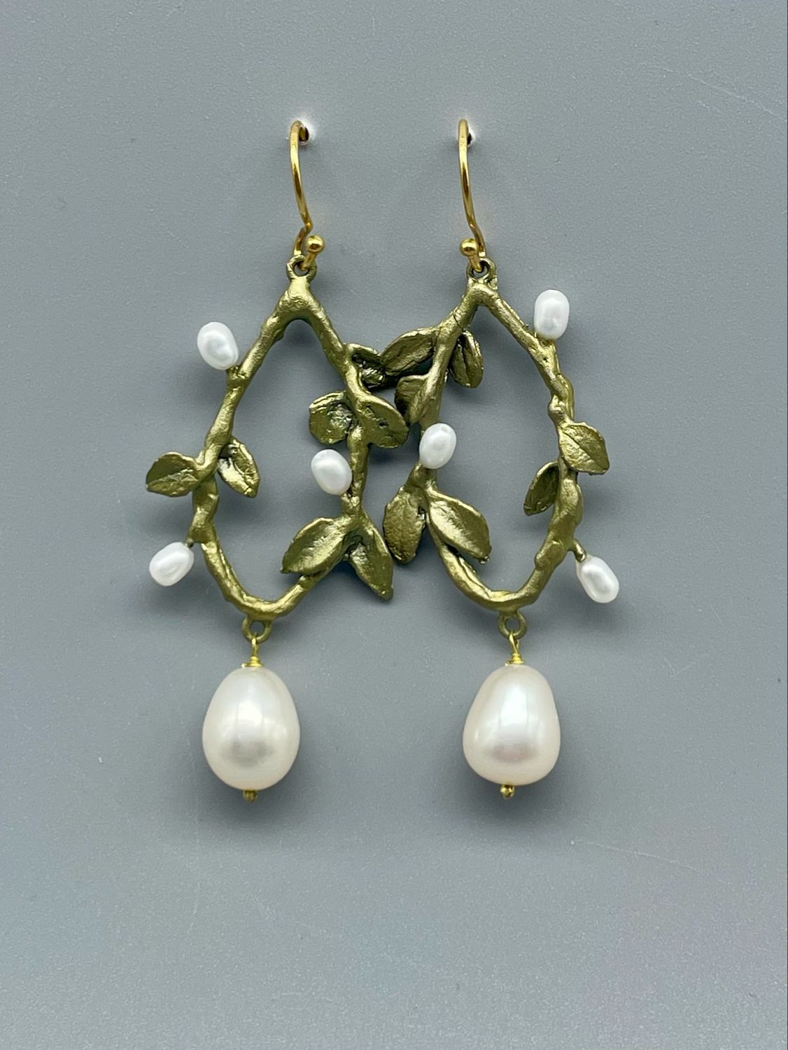 3557BZ Victorian Vine Oval Ear. Michael Mchaud, Bellmore, NY
