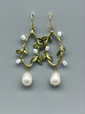 3557BZ Victorian Vine Oval Ear. Michael Mchaud, Bellmore, NY