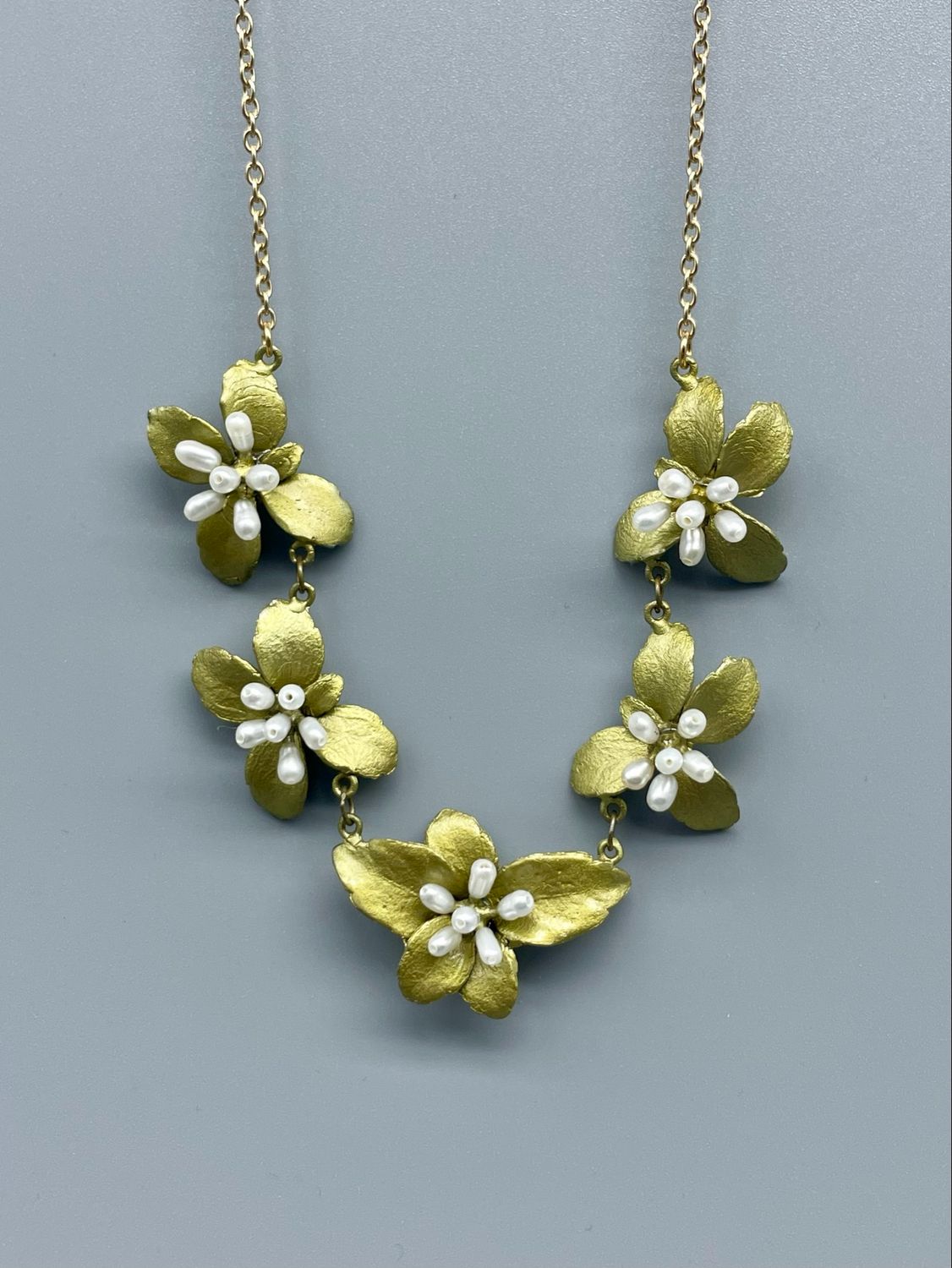 9515BZ 18-20" Adj Pachysandra Pendant Necklace, Michael Michaud, Bellmore NY