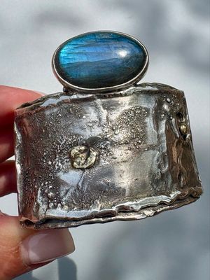 Riticulated Cuff w/Labradorite