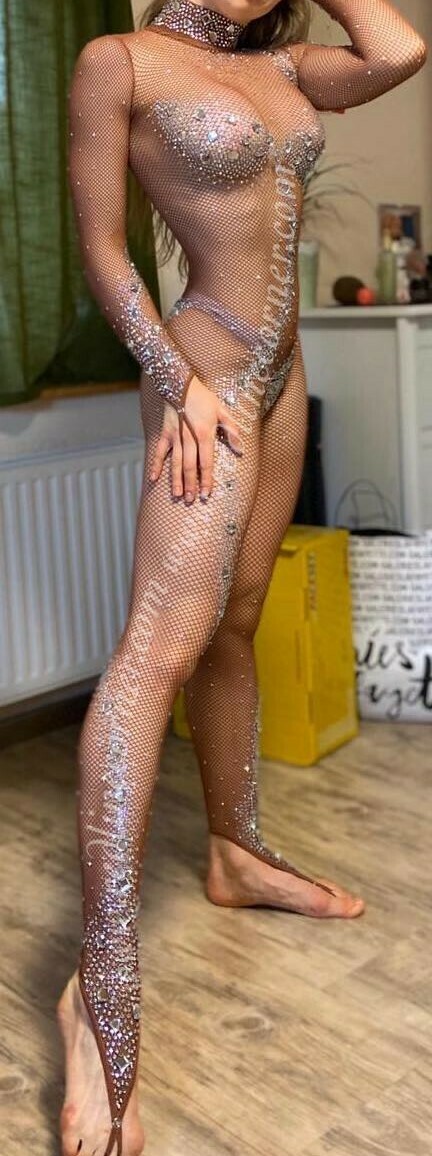 Tuta Rete Fishnet Decorata con Pietre e Strass Swa (REDLINE) Prodotto su ordine, per info contattaci:  info@purplerainpro.eu
