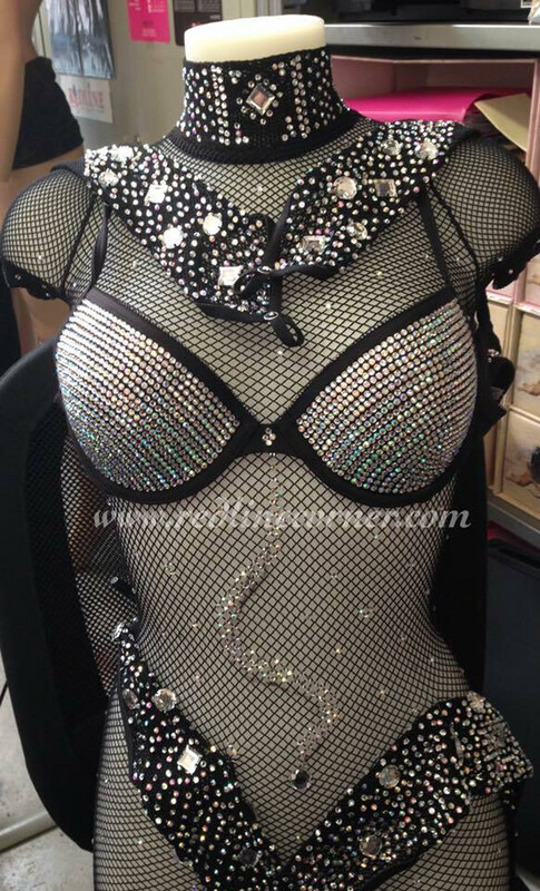 FOTO GALLERY - Tute Rete Fishnet  con Pietre e Strass Swa (REDLINE)  - Scorrere le foto per vedere molti altri modelli. Prodotti su ordinazione, x info e prezzi contattaci: info@purplerainpro.eu