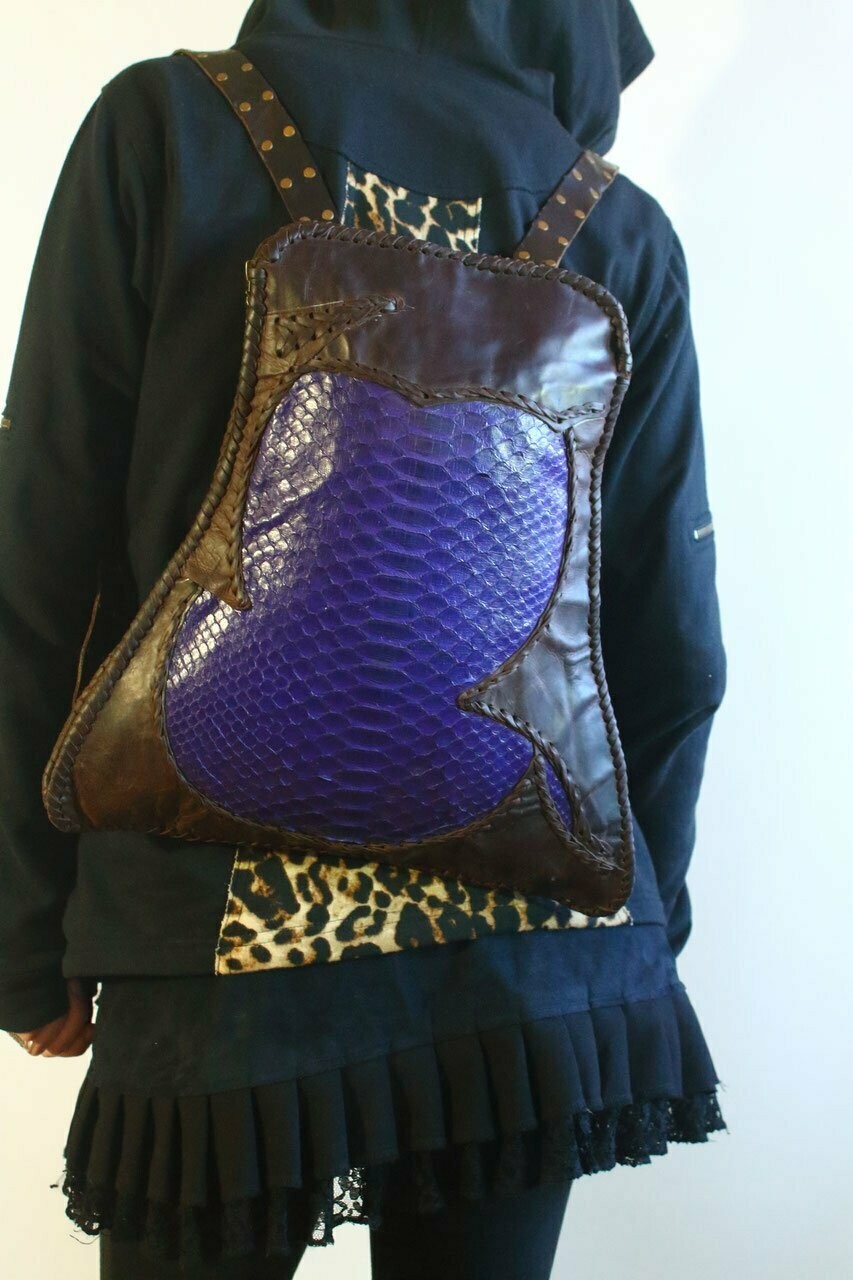 MOCHILA DE CUERO ARTESANAL