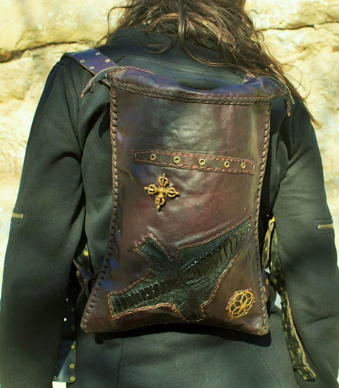 MOCHILA DE CUERO ARTESANAL