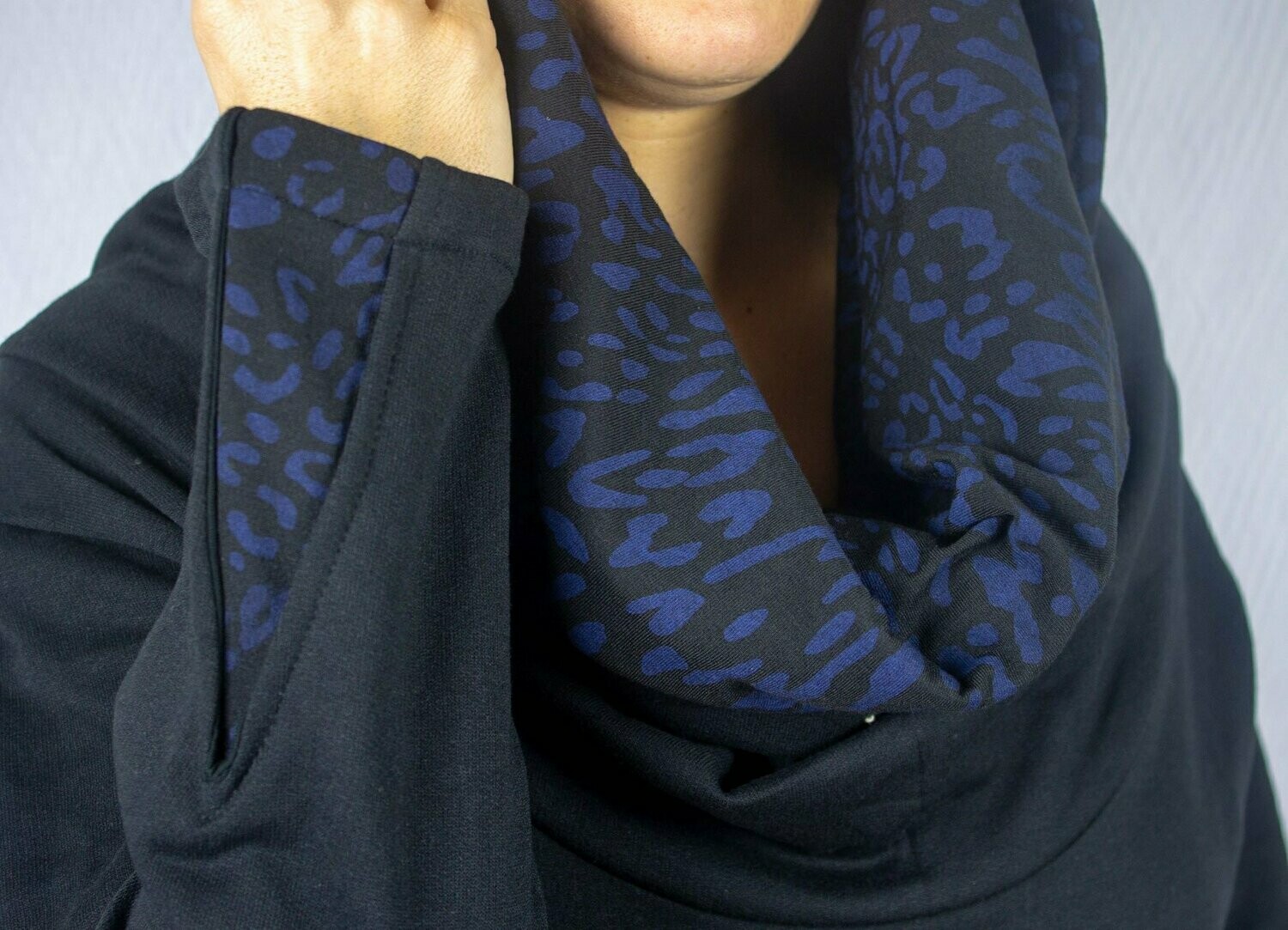 SUDADERA NEW SARA LEOPARDO AZUL