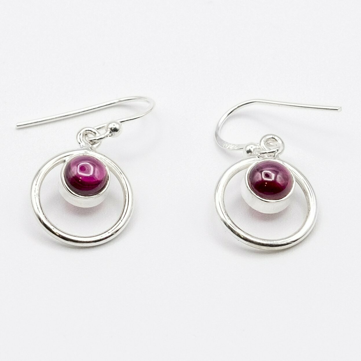 PENDIENTES KURMA GRANATE