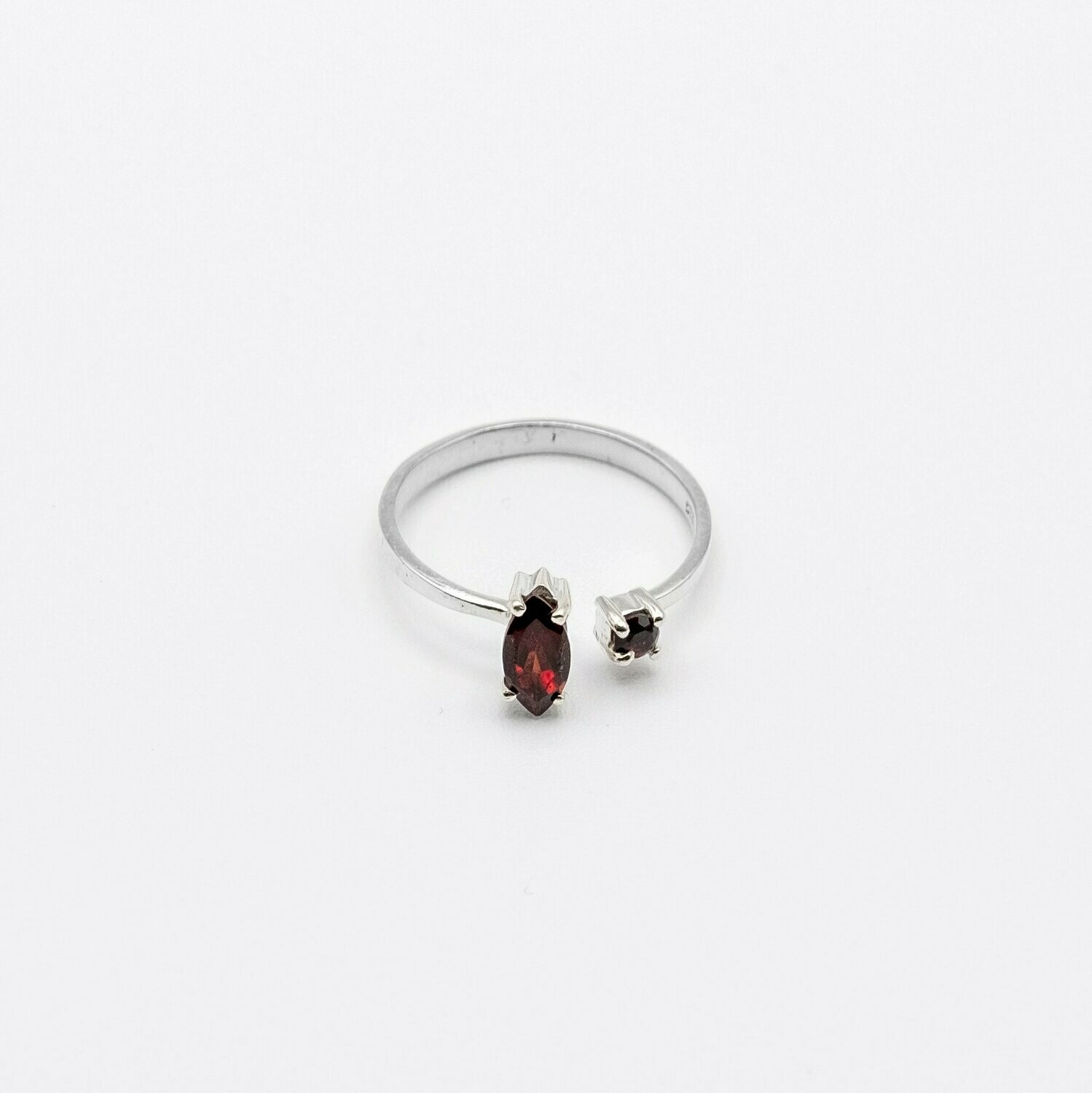 ANILLO VAMANA GRANATE