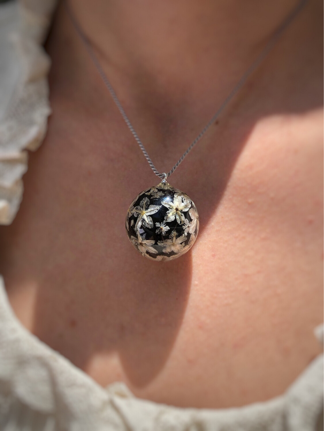 Wild Daisy Seed Bolo Globe