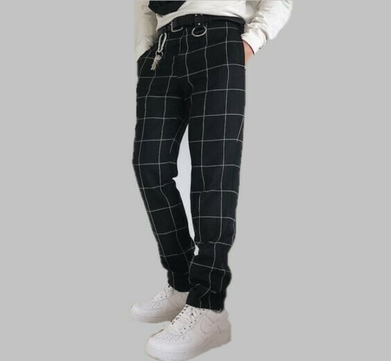 Jeans color negro con lineas blancas