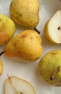 Poire comice (le kg)