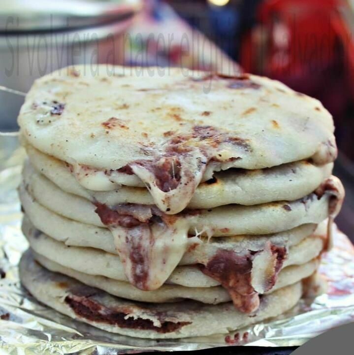 Pupusa de frijol con queso