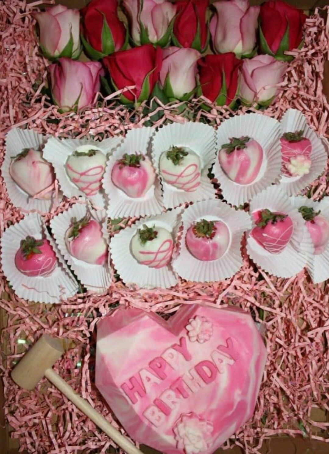 Gift Box (Dozen Roses, Dozen Strawberries, Breakable Heart)