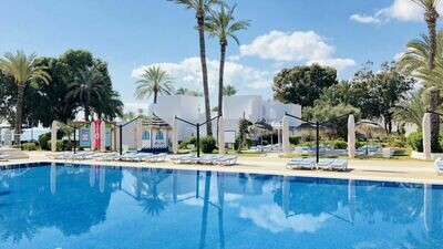 COOEE Hari Club Beach Resort ****