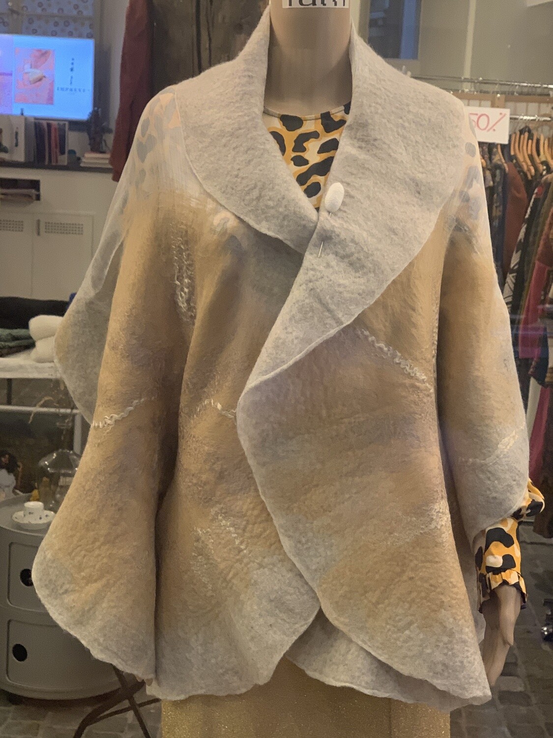 Handmade shawl in a combination of silk and merino wool