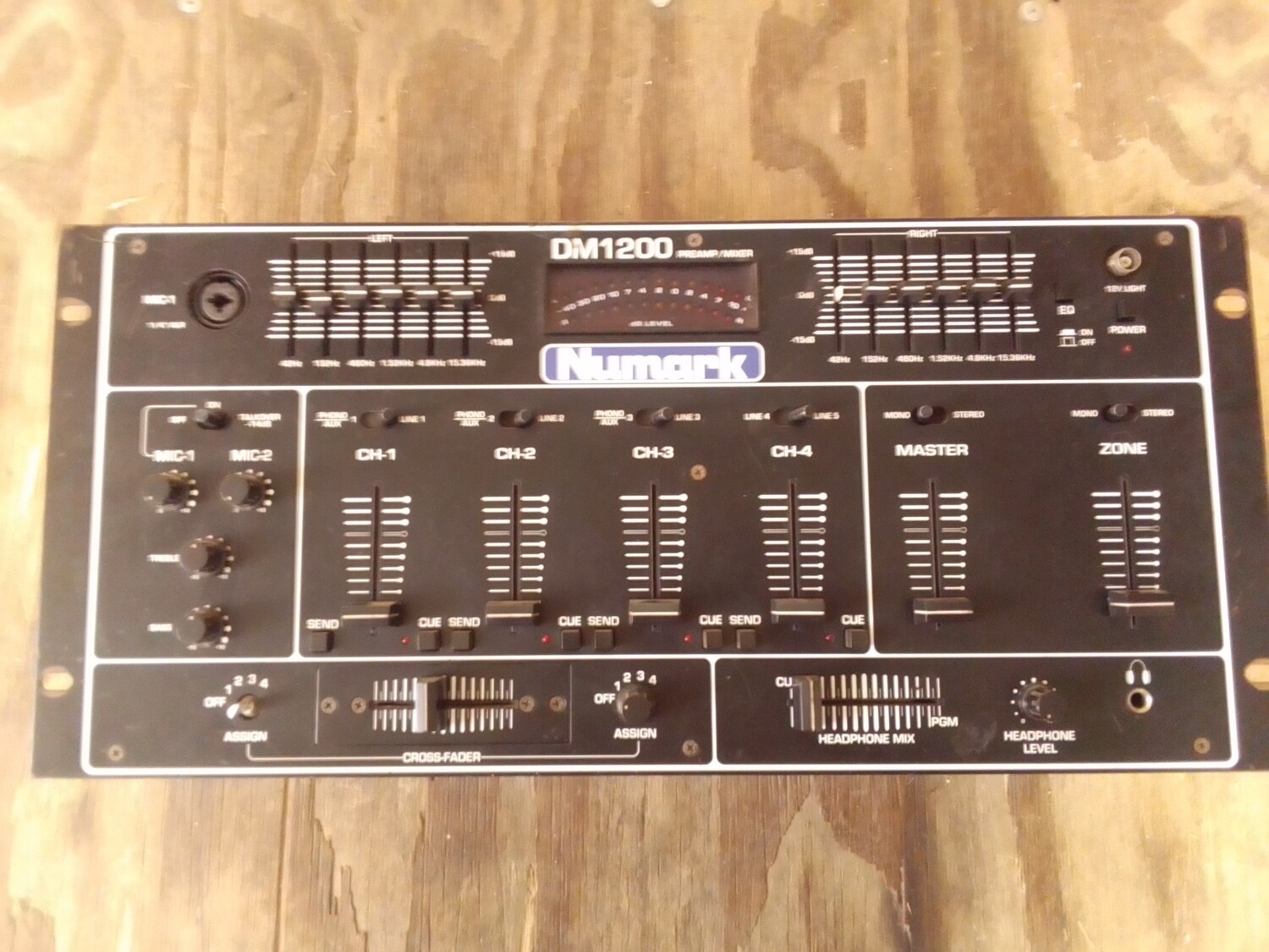 Mixer Numark DM1200