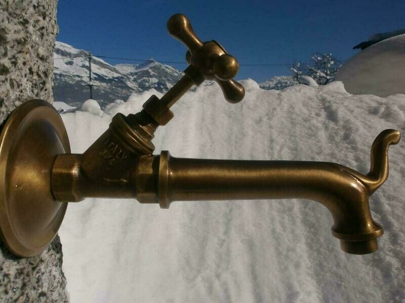Robinet de fontaine avec fermeture à vis