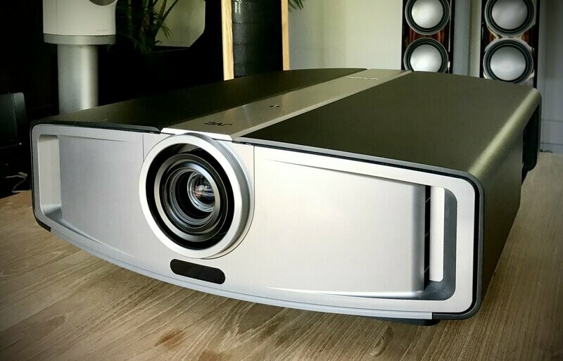Proyector JVC DLA-HD10K + Electrónica D-ILA Proyector JVC DLA-HD10K + Electrónica D-ILA