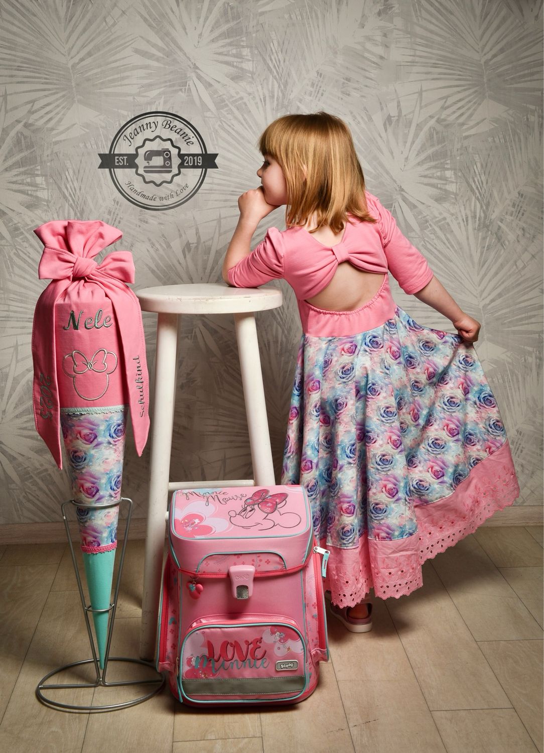 Personalisierte Schultüte mit Stickdatei und passendem Kleid