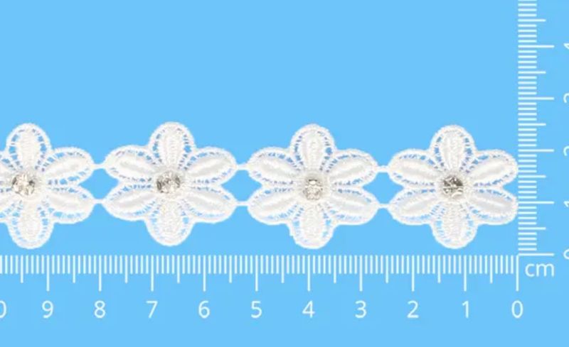 Spitzenband weiße Blumen mit Strasssteinen Spitzenband weiße Blumen mit Strasssteinen