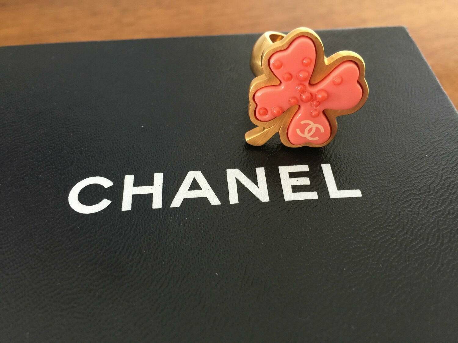 Vintage CHANEL CC Logo Pink Lucky 4 Leaf Clover & Gold Plated Cocktail Ring  Fashion Jewelry Sz 6.5