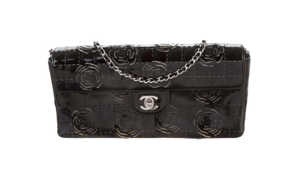 VINTAGE CHANEL CC CAMELLIA BLACK PATENT LEATHER SINGLE FLAP EAST WEST SHOULDER BAG