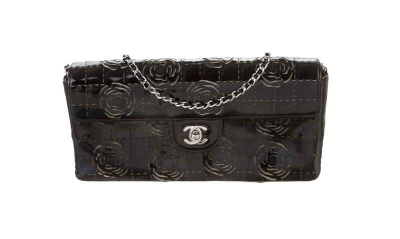 VINTAGE CHANEL CC CAMELLIA BLACK PATENT LEATHER SINGLE FLAP EAST WEST SHOULDER BAG