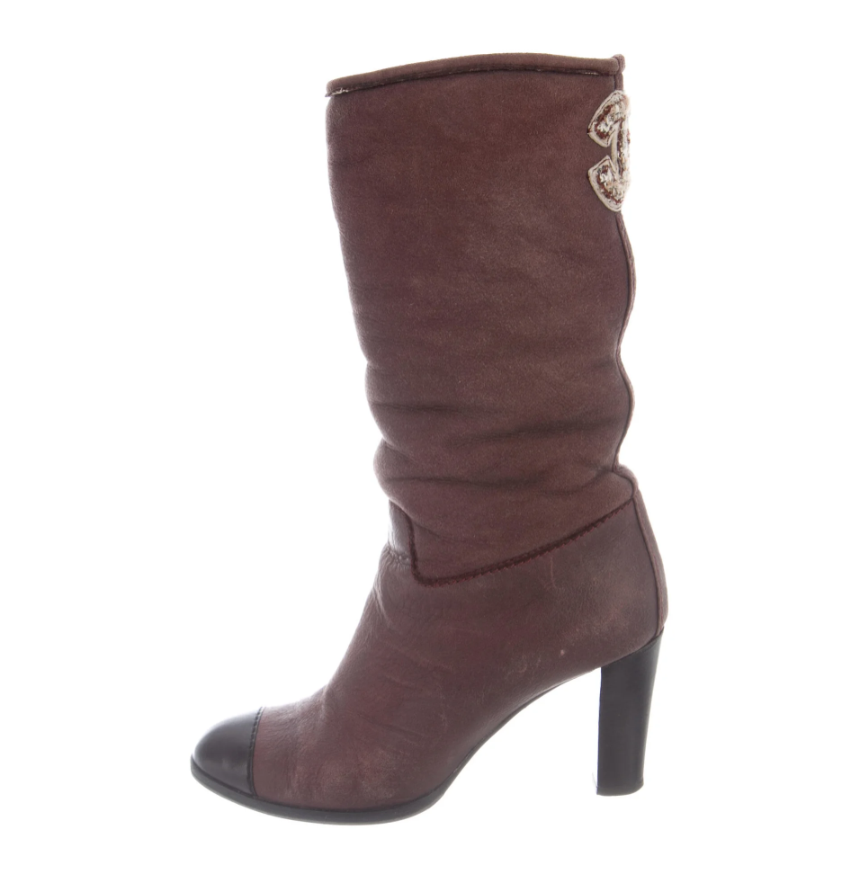 CHANEL CC LOGO BURGUNDY LEATHER / SHEARLING SLOUCH BOOTS 38.5