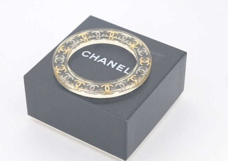 VINTAGE CHANEL CC LUCITE BANGLE BRACELET SILVER / GOLD