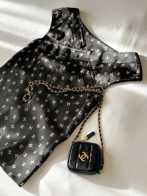 CHANEL CC LOGO SILK BLOUSE TOP / 2012 COLLECTION NEW TAGS / FR34