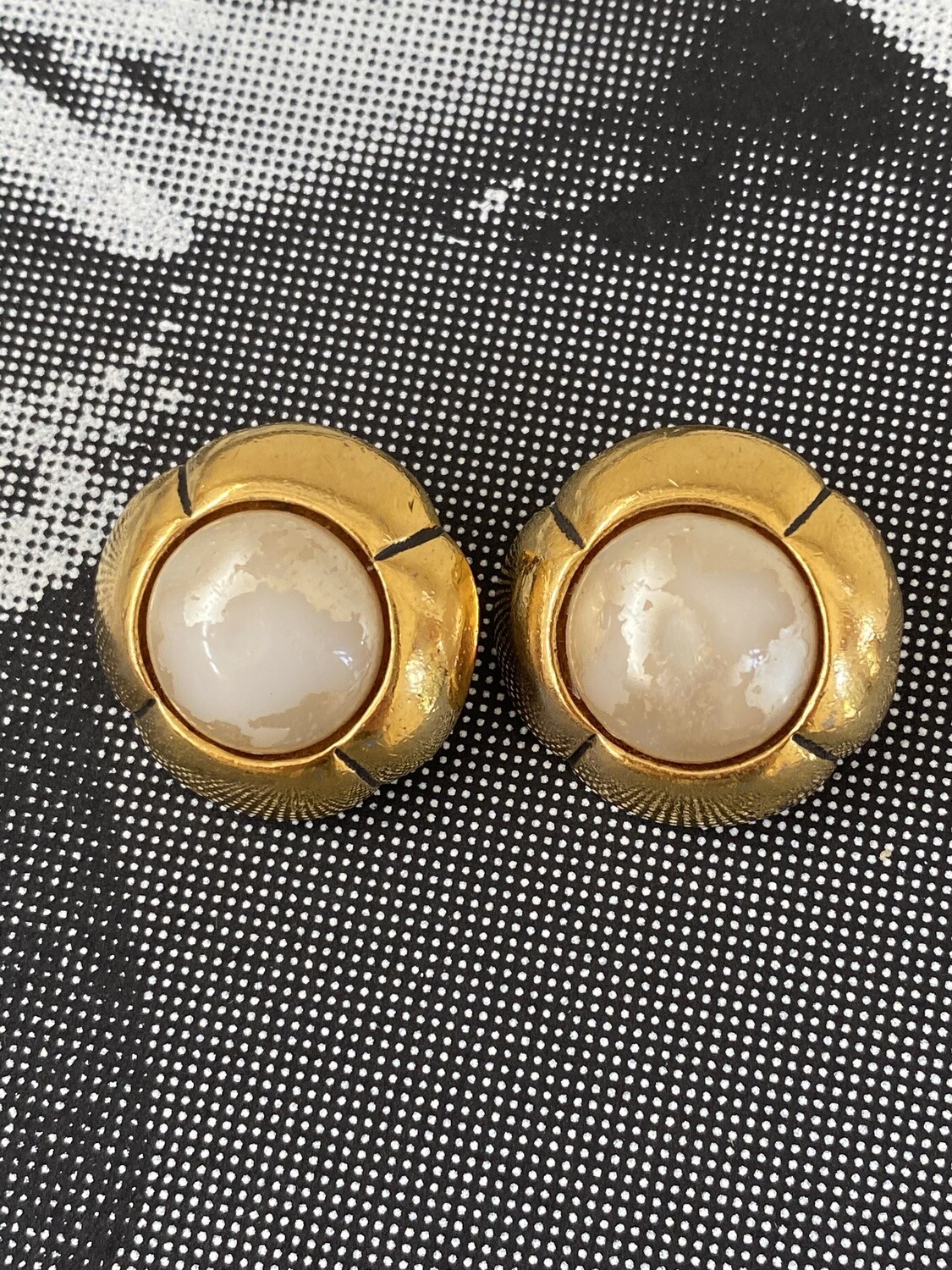 CHANEL VINTAGE GOLD PEARL CLIP ON EARRINGS