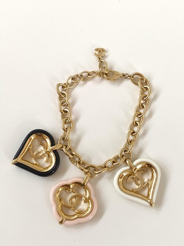 CHANEL CC HEART CHARM CHAIN BRACELET