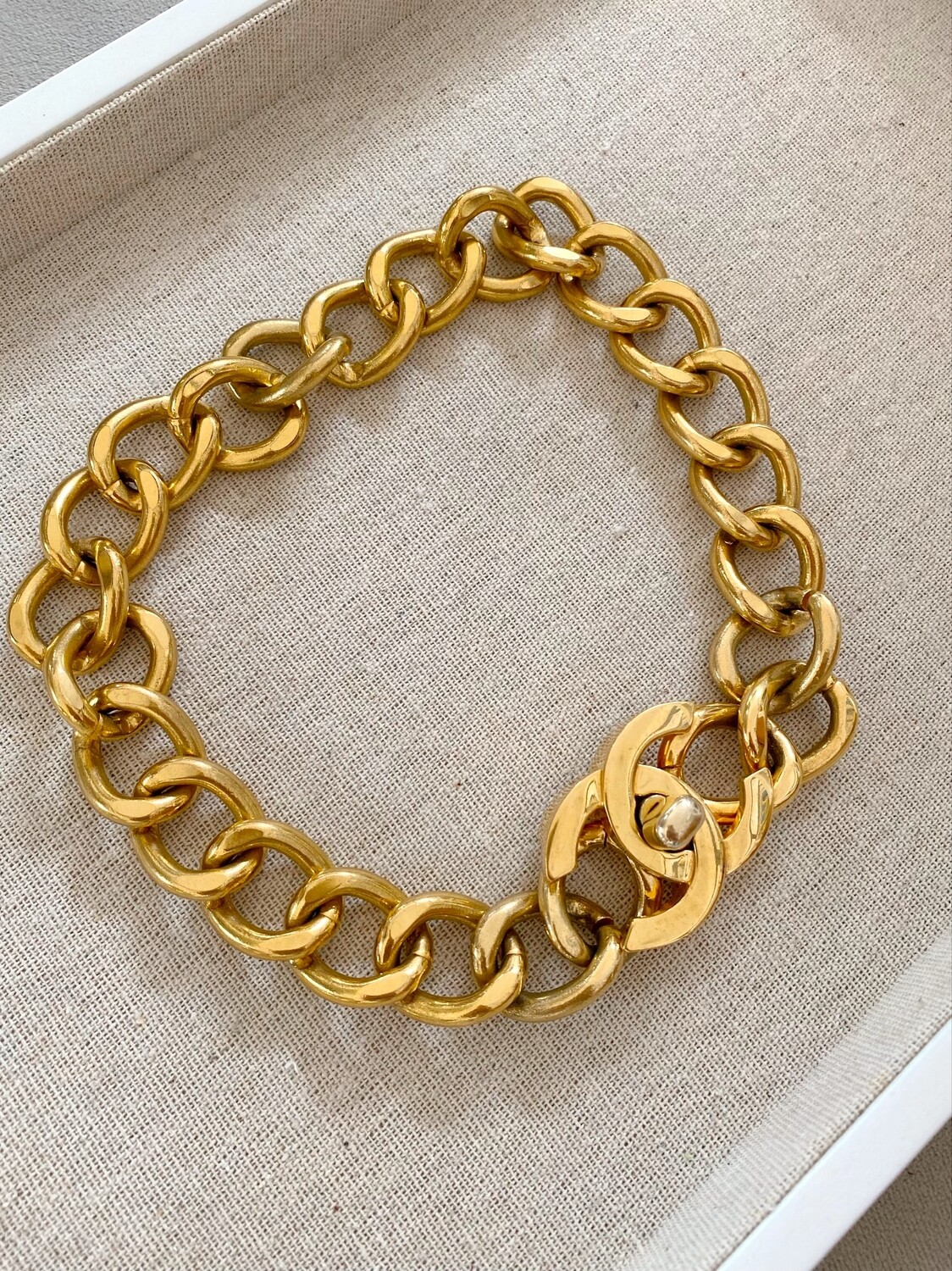 chanel logo chain belt