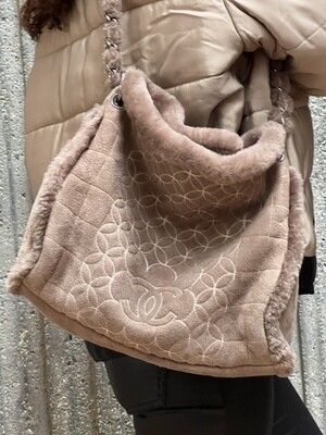 CHANEL CC SHEARLING LEATHER LARGE SHOULDER TOTE