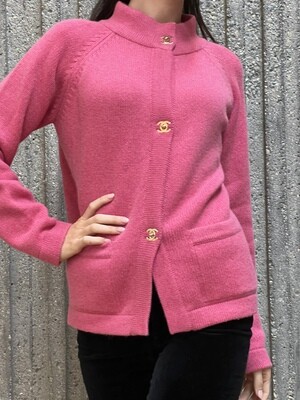 CHANEL CC TURNLOCK PINK CASHMERE CARDIGAN SWEATER FR 42