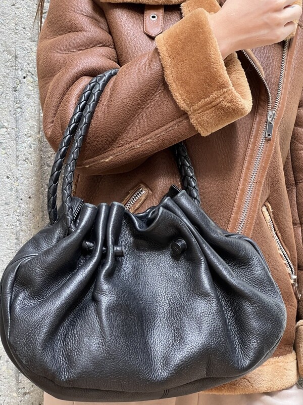 BOTTEGA VENETA VINTAGE BLACK BRAIDED HANDLE SLOUCH SHOULDER BAG