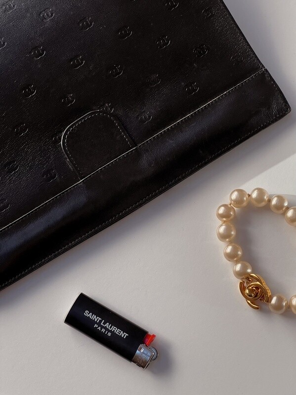 CHANEL VINTAGE CC BLACK LEATHER FRAME CLUTCH