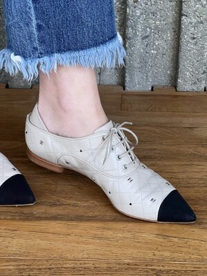 ​CHANEL GRAY BLACK CC CHARM LACE UP OXFORDS LOAFERS IT 38