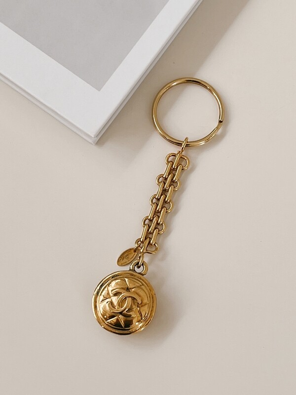 CHANEL VINTAGE CC MEDALLION GOLD CHAIN BAG CHARM / KEYCHAIN