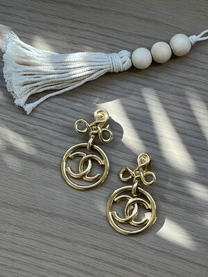 CHANEL VINTAGE 1993 CC DANGLE GOLD CLIP ON EARRINGS