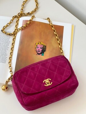 CHANEL CC PINK QUILTED SUEDE CAMERA BAG WITH BIJOUX CHAIN