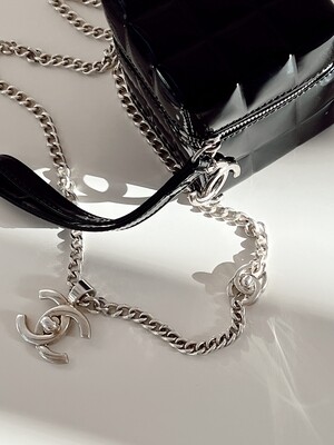 CHANEL VINTAGE SILVER DOUBLE CC TURN-LOCK SILVER NECKLACE