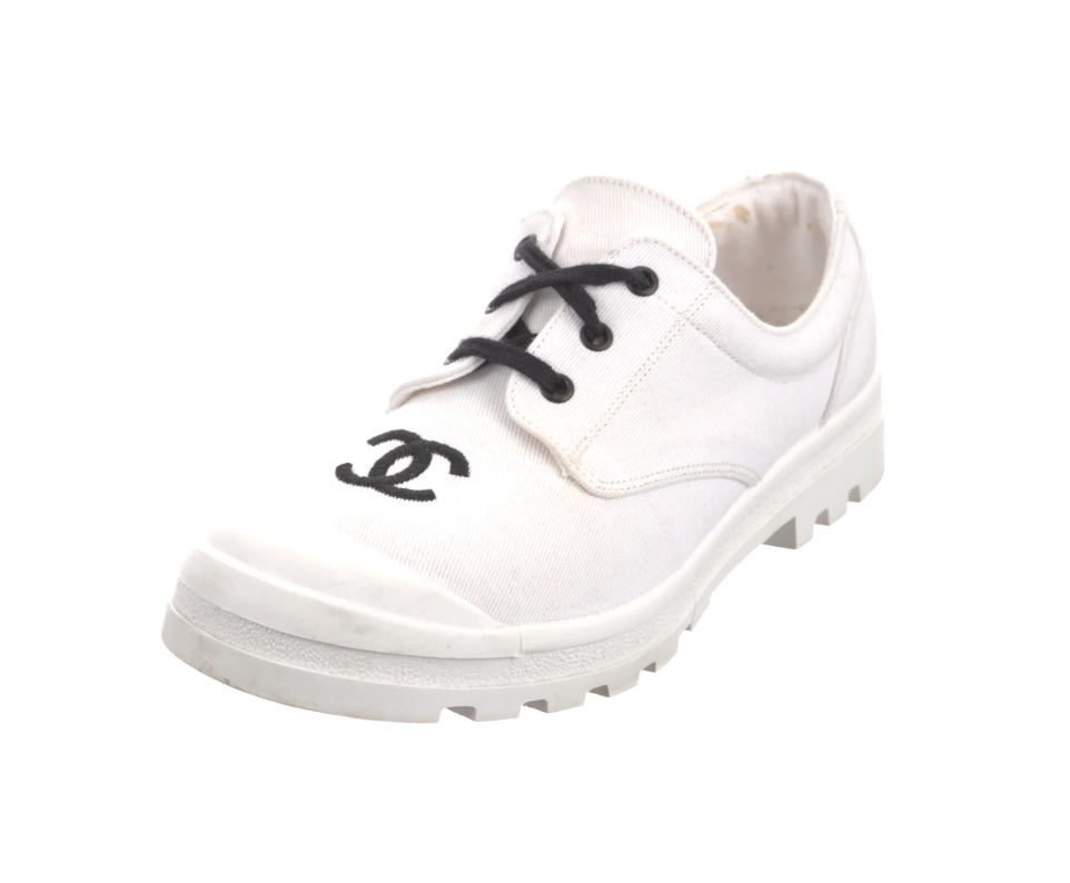 New CHANEL White Leather CC Sport Runner Lace Up Sneakers Kicks Shoes Size  38