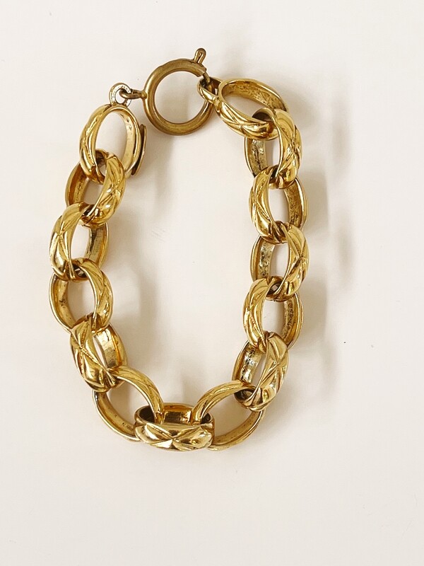 CHANEL VINTAGE QUILTED CHAIN LINK GOLD BRACELET