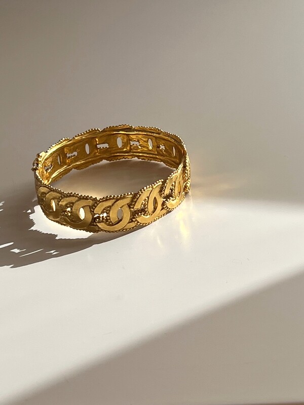 CHANEL VINTAGE 96A CC GOLD PLATED BANGLE BRACELET