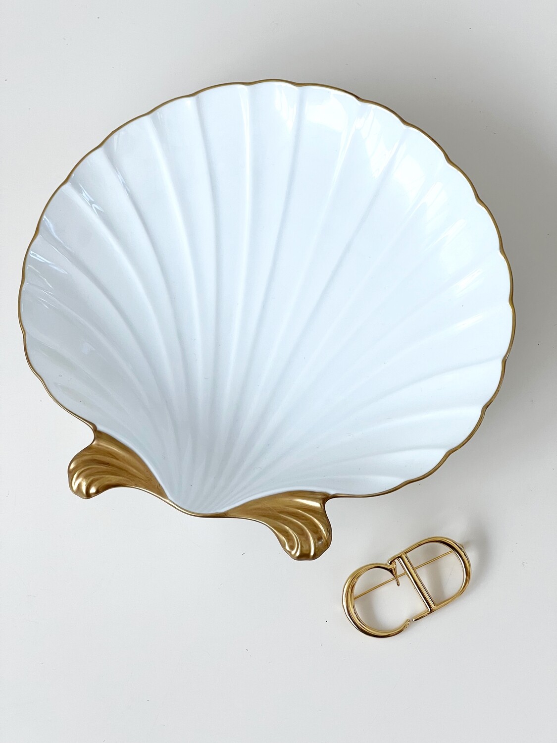 CHRISTIAN DIOR VINTAGE PORCELAIN SEASHELL CATCH ALL DISH / TRINKET TRAY WITH 24K GOLD DETAIL
