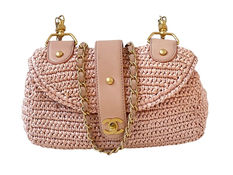CHANEL PINK RAFFIA STRAW CC FLAP SHOULDER BAG