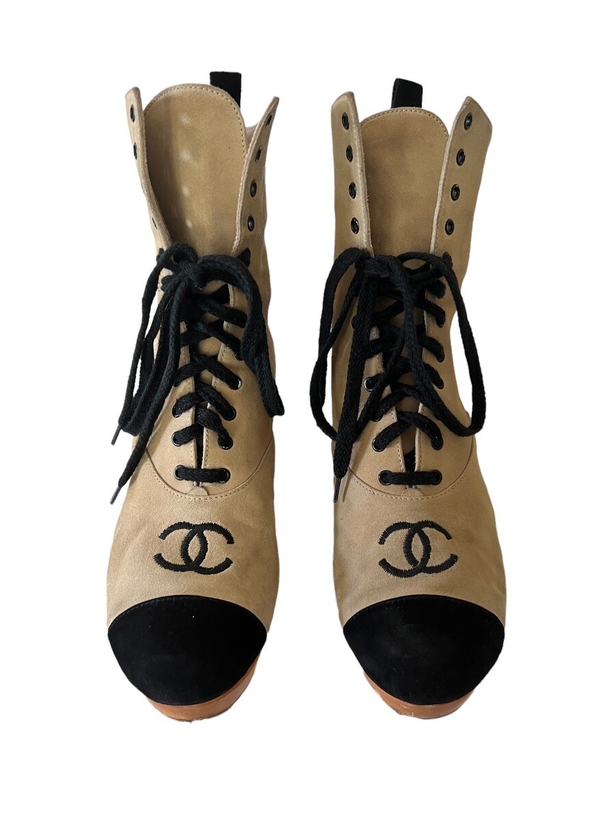 CHANEL VINTAGE 1994 CC SUEDE LEATHER LACE UP WOOD PLATFORM COMBAT BOOTS IT 39 - US 8 -8.5
