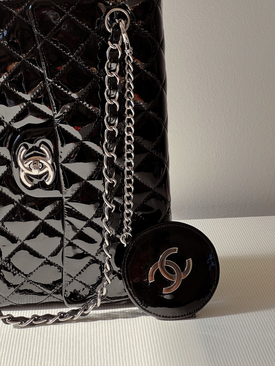 CHANEL CC PATENT LEATHER LARGE MIRROR BAG CHARM